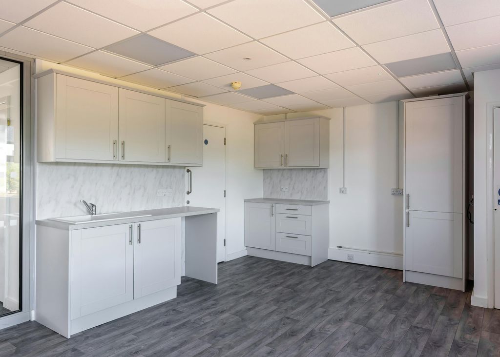 Property photo 3 of 6 Abbotsgate House 021.Jpeg