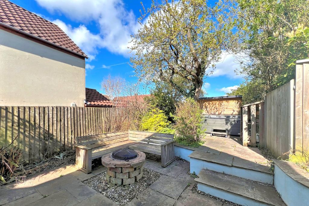 Property photo 3 of 11