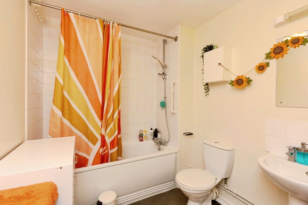 Property photo 3 of 17 Photo