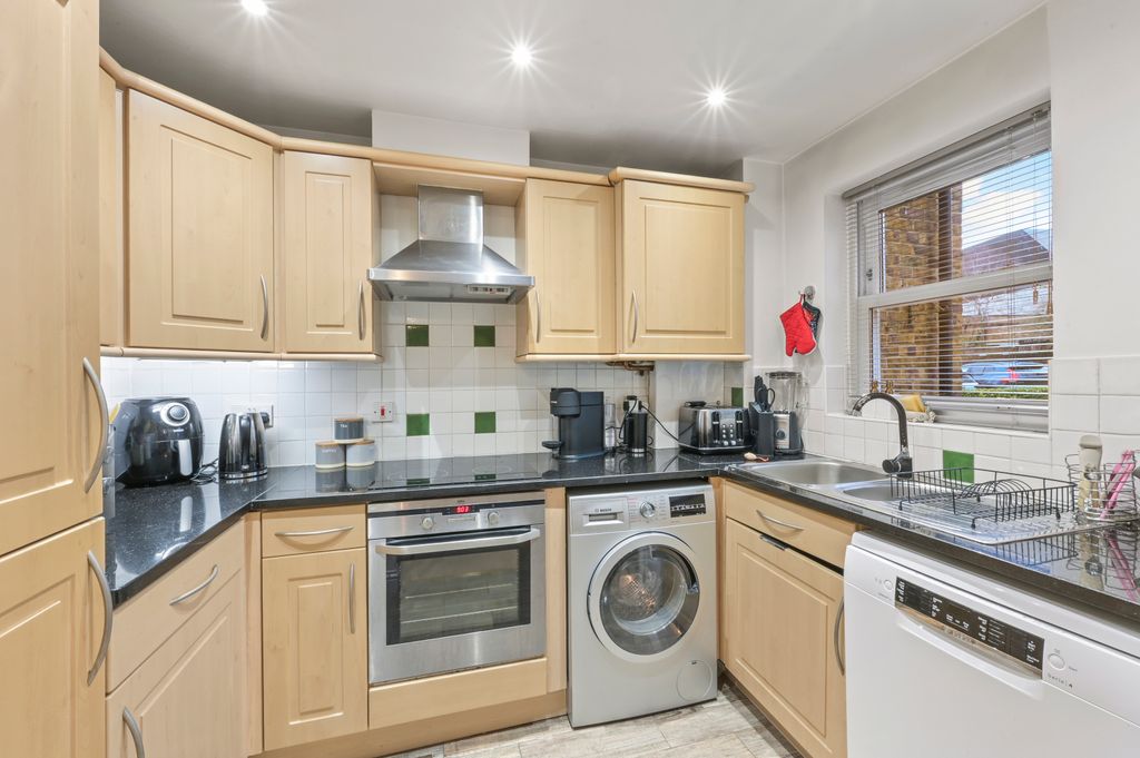 Property photo 3 of 12 Picture No. 11