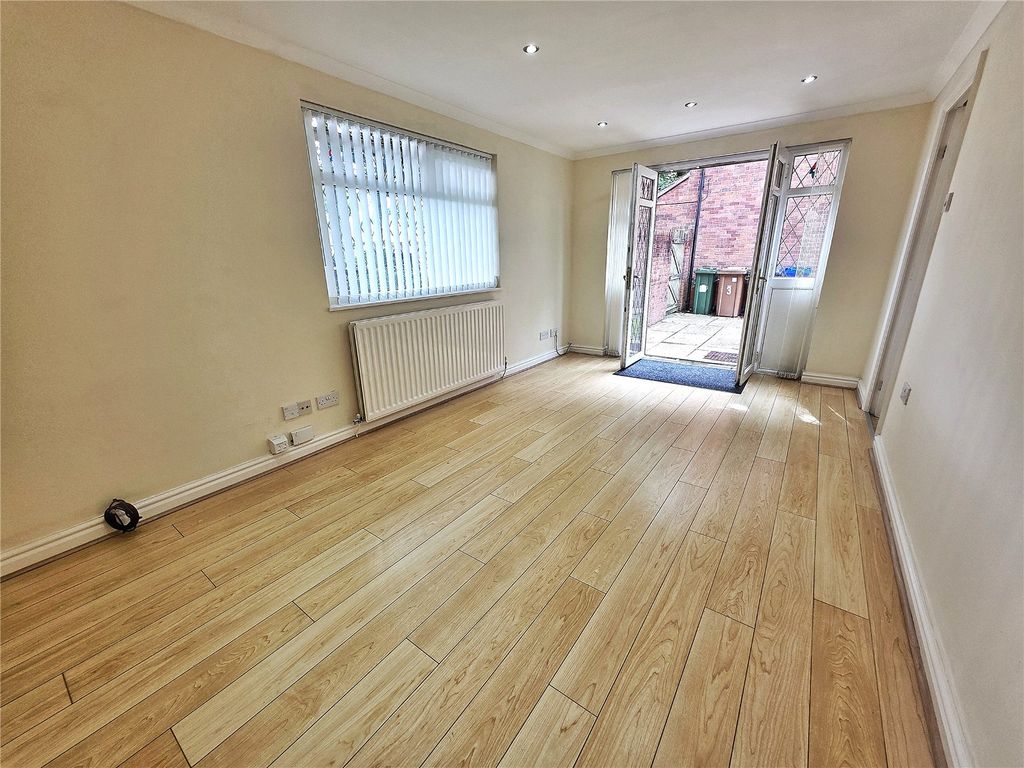 Property photo 2 of 11 Living Room