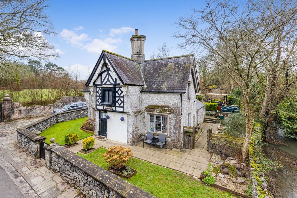 Property photo 3 of 21