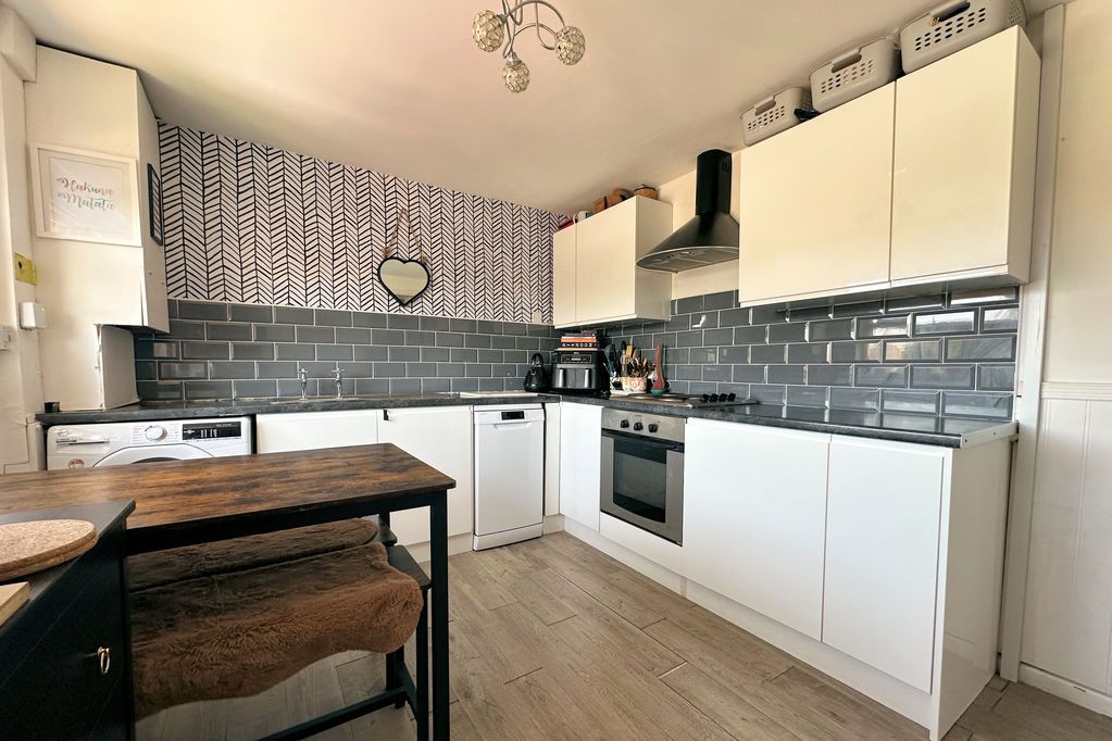 Property photo 3 of 13 Kitchen