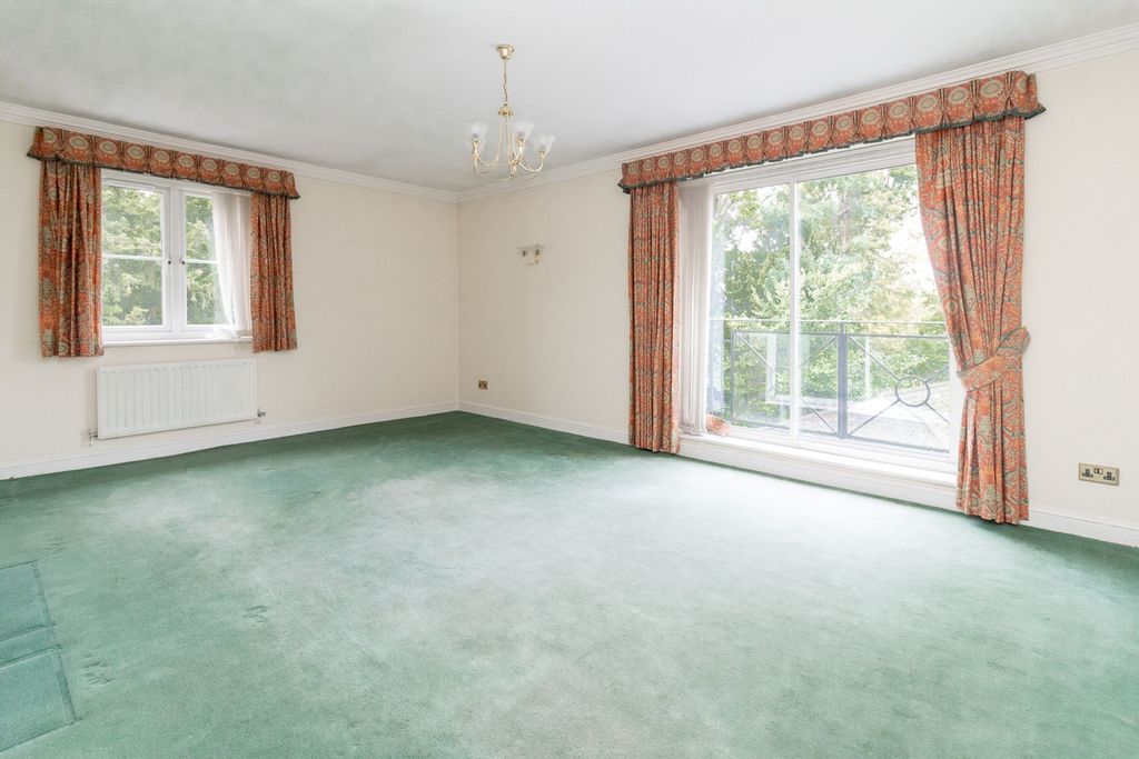 Property photo 2 of 8