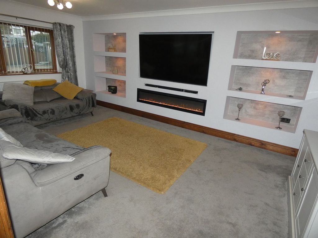 Property photo 2 of 31 Main Lounge