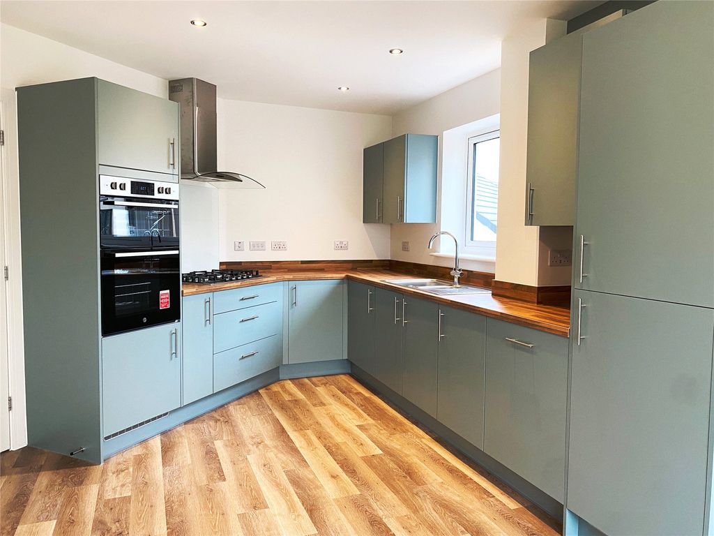 Property photo 2 of 6 Kitchen