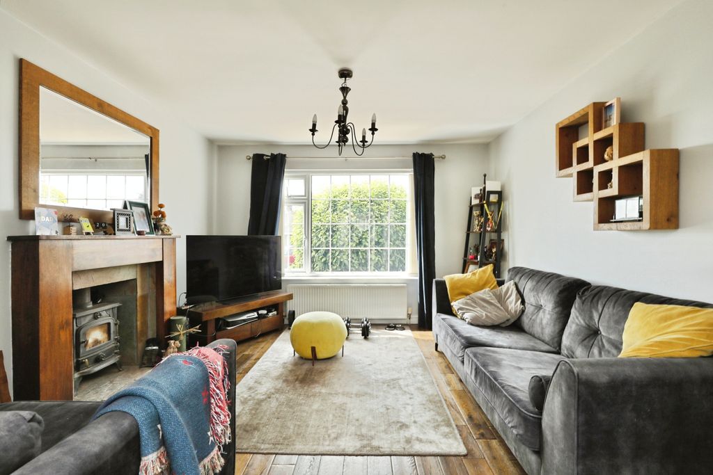 Property photo 3 of 15