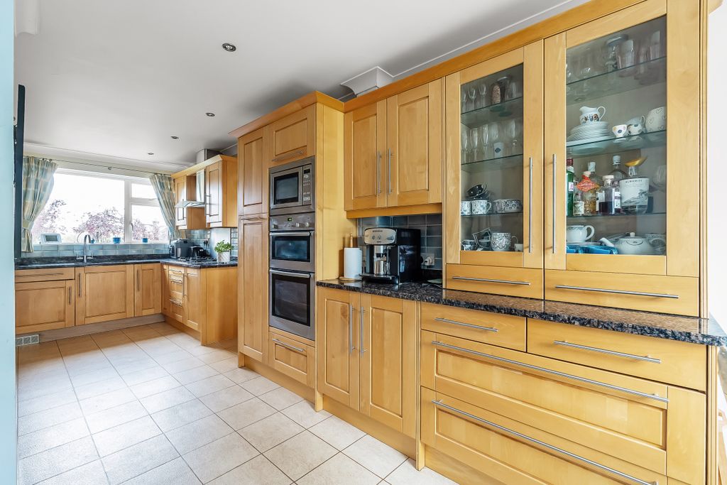 Property photo 3 of 21 Kitchen 2