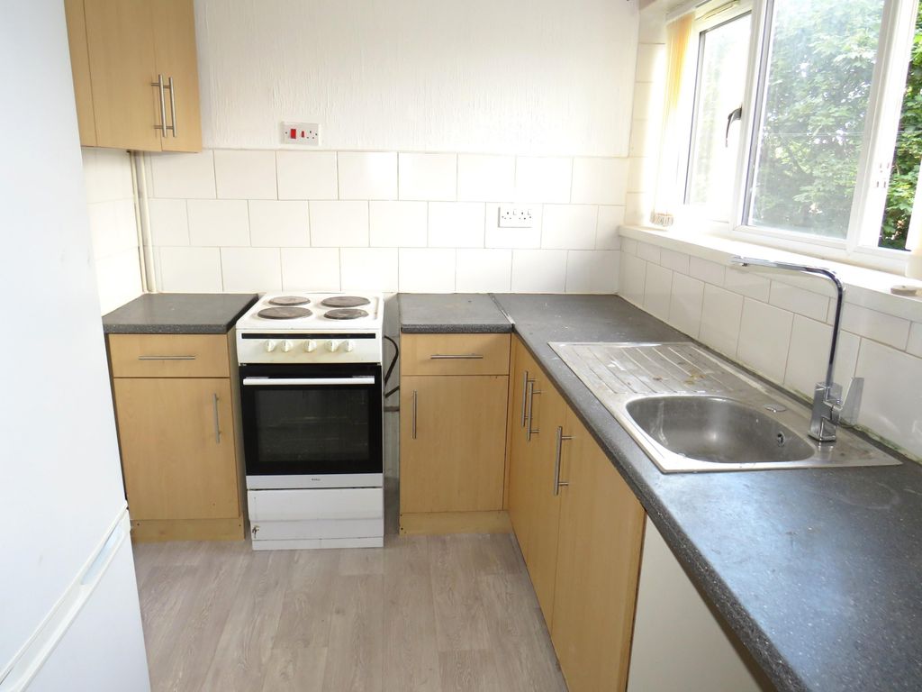Property photo 2 of 7 Kitchen