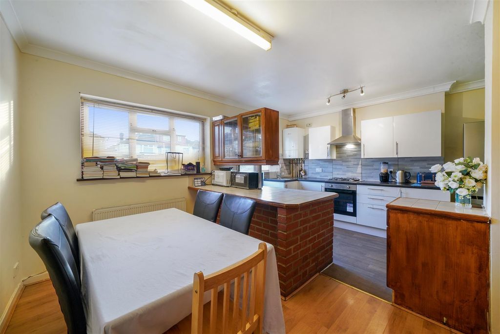 Property photo 2 of 12 487 Whitton Avenue West - Jgqwjxypg7Delcckbsjl.Jpg