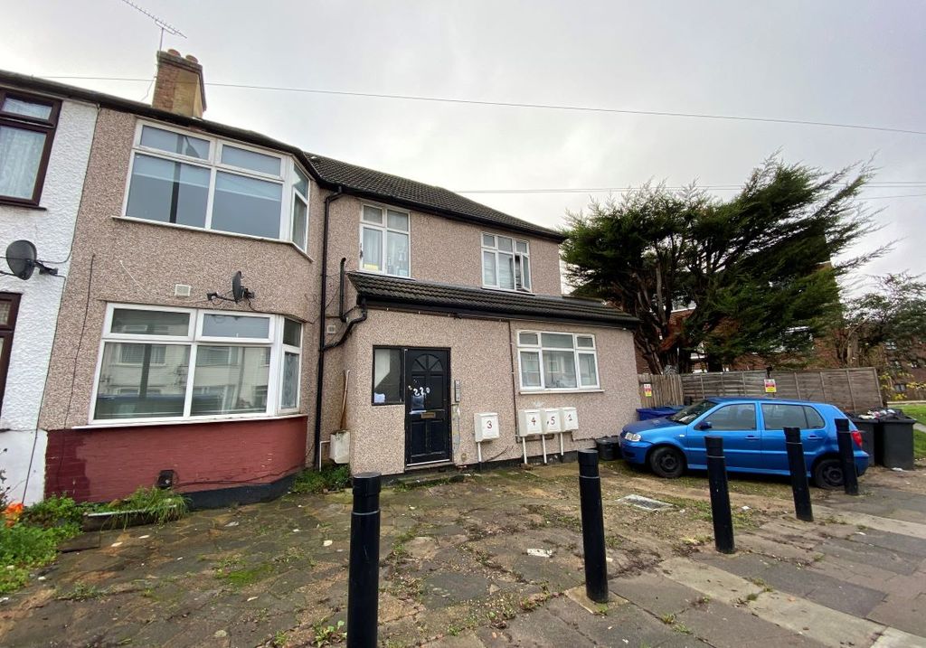 Property photo 1 of 4 London Properties Are Pleased To Offer For Three, One Bedroo Flat For Sale Through Auction Via Secure Sale Online Bidding. Terms &amp; Conditions Apply. Starting Bid Â£175,000.