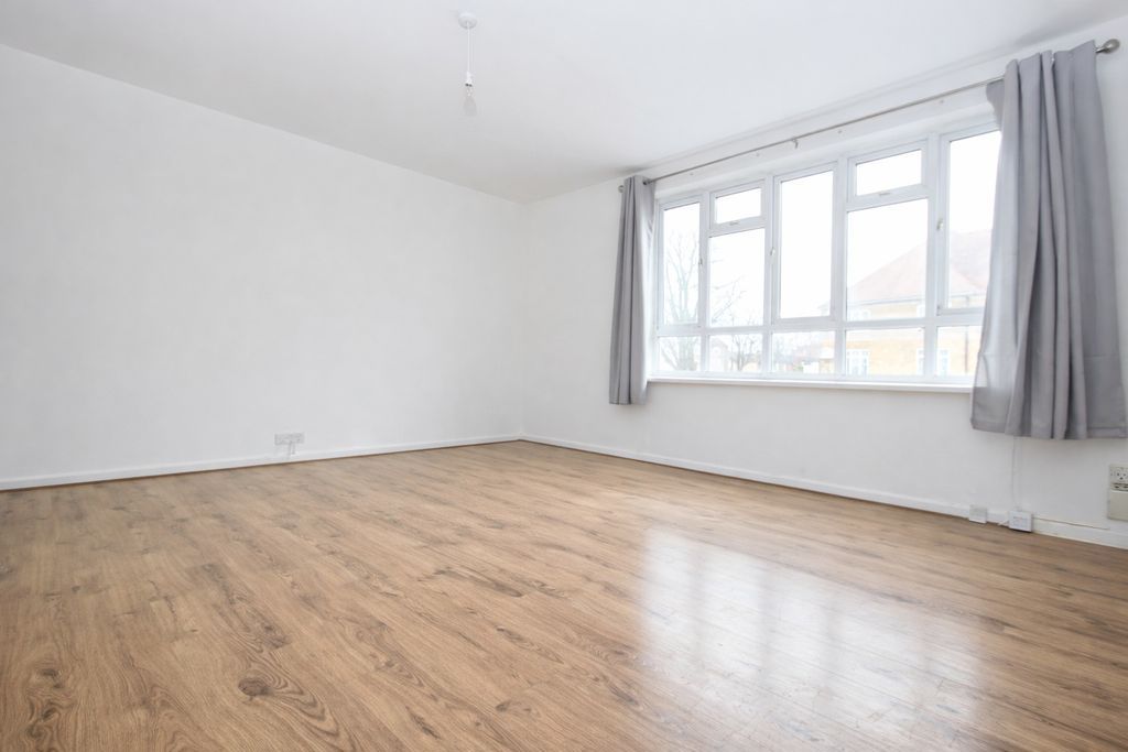 Property photo 1 of 11 Photo 3