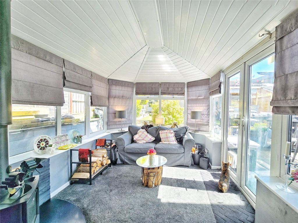 Property photo 3 of 19 Conservatory