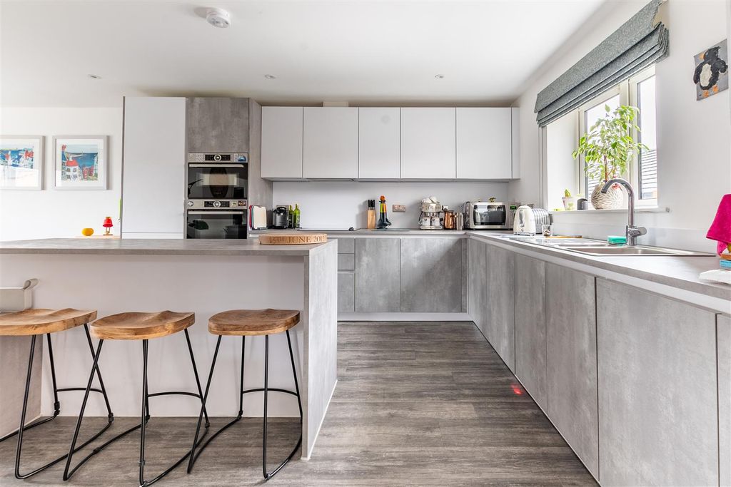 Property photo 2 of 21 Dsc_9234-Hdr.Jpg