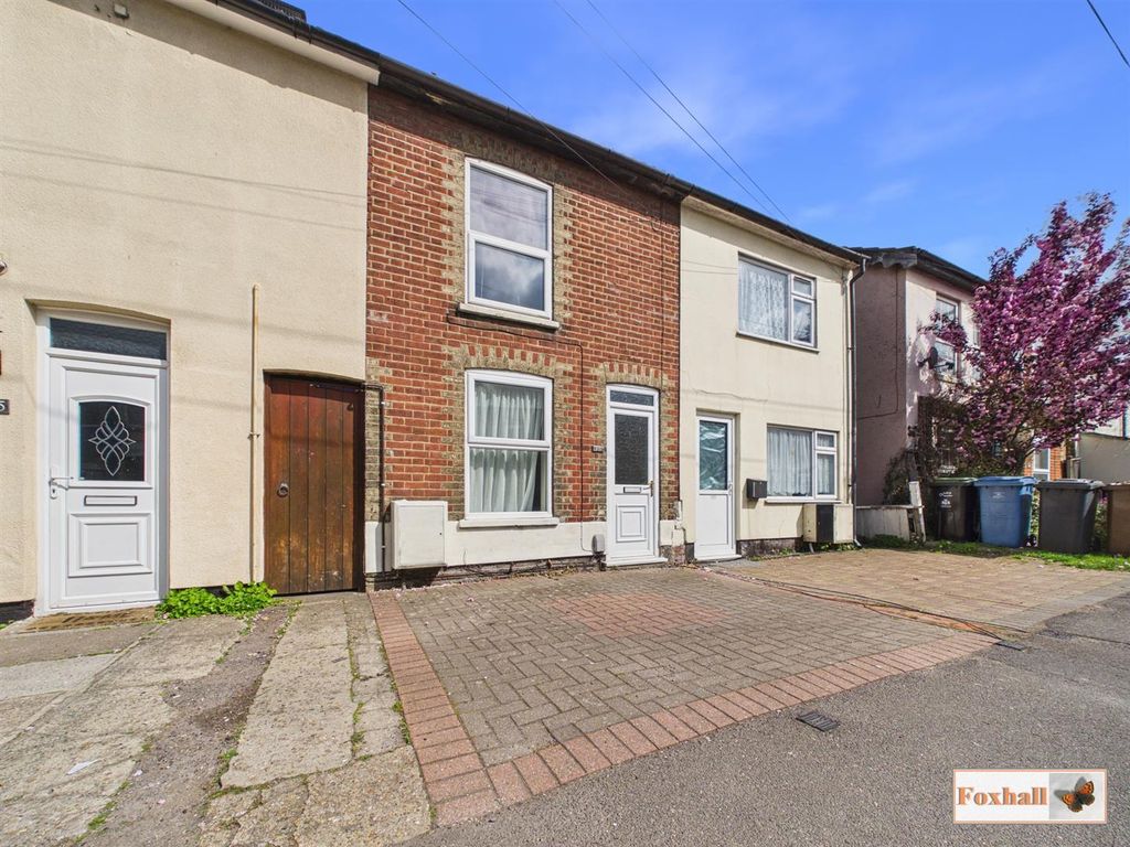 Property photo 1 of 16 Front Garden