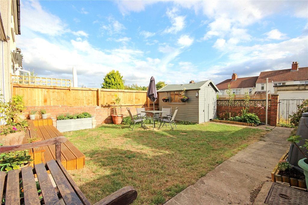 Property photo 2 of 11 Picture No. 17