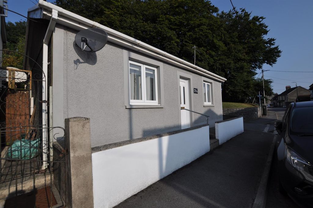 Property photo 2 of 12 Externally