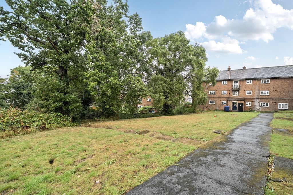 Property photo 2 of 13 4483191