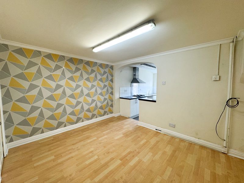 Property photo 3 of 14 Dining Room