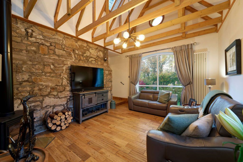 Property photo 2 of 29