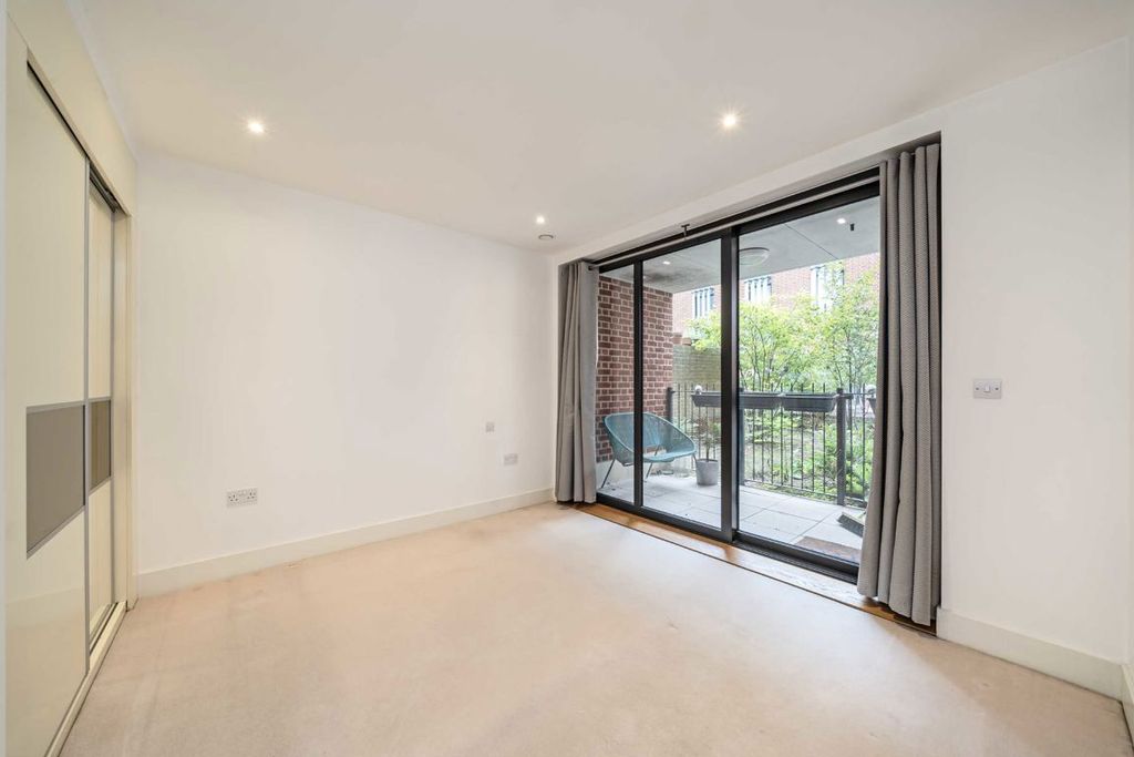 Property photo 3 of 5