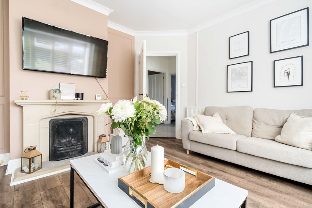 Property photo 1 of 17 1180922 (3)