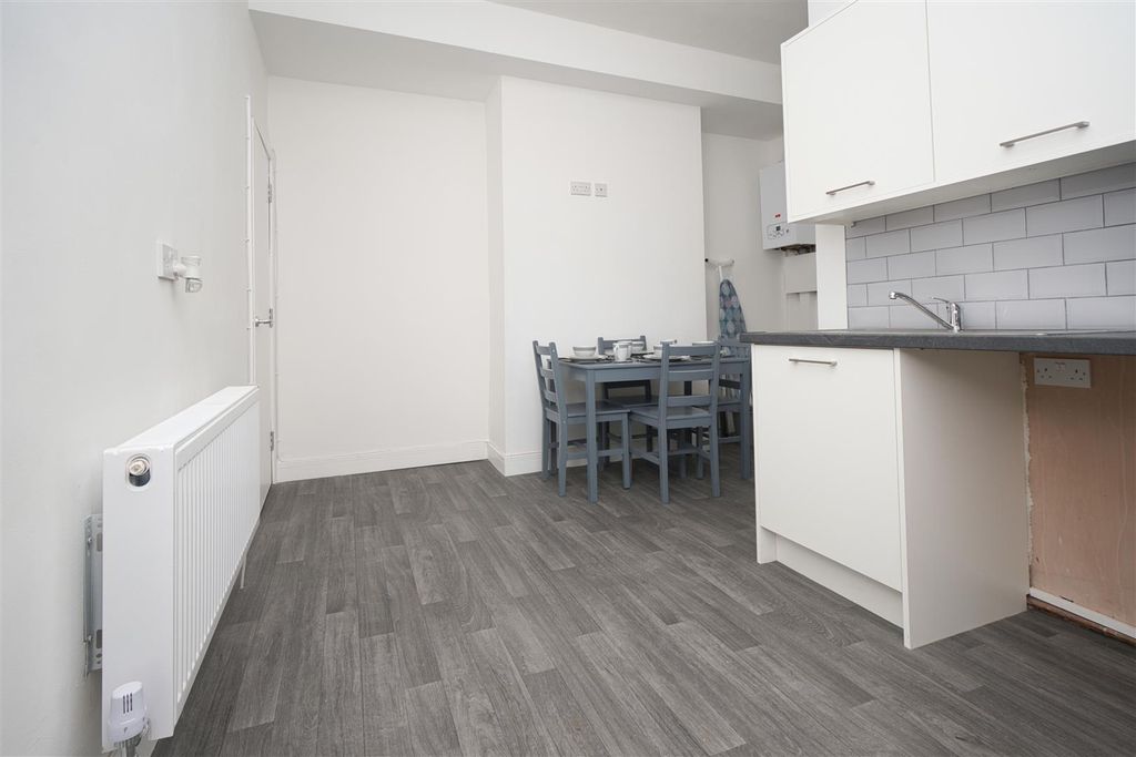 Property photo 2 of 27 2 - 38 Queensberry.Jpg