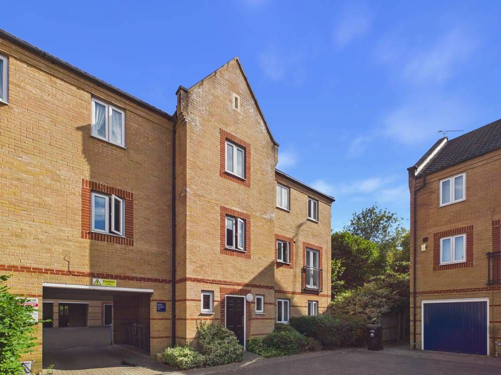 Property photo 1 of 7 Giraffe360-Still008