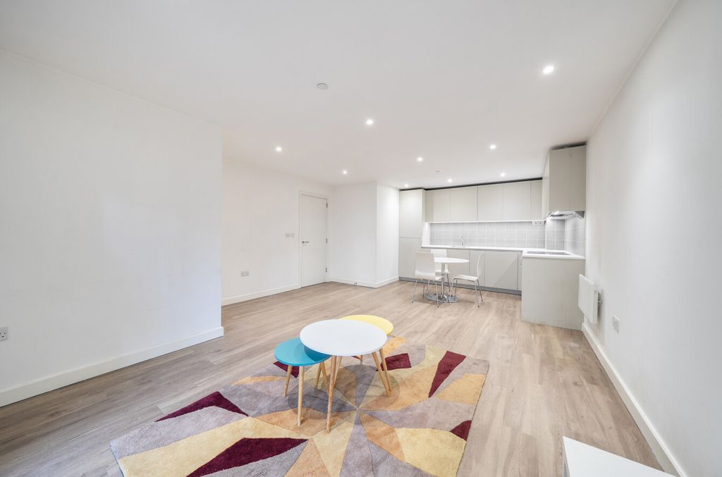 Property photo 3 of 24 1458699-1-6A06029...