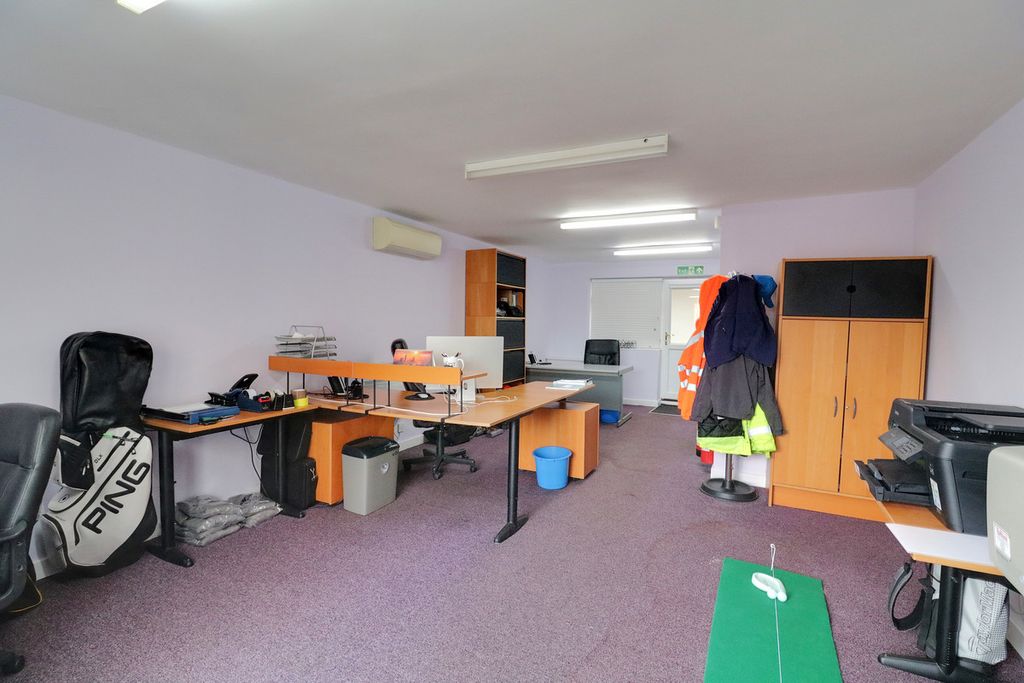 Property photo 3 of 11