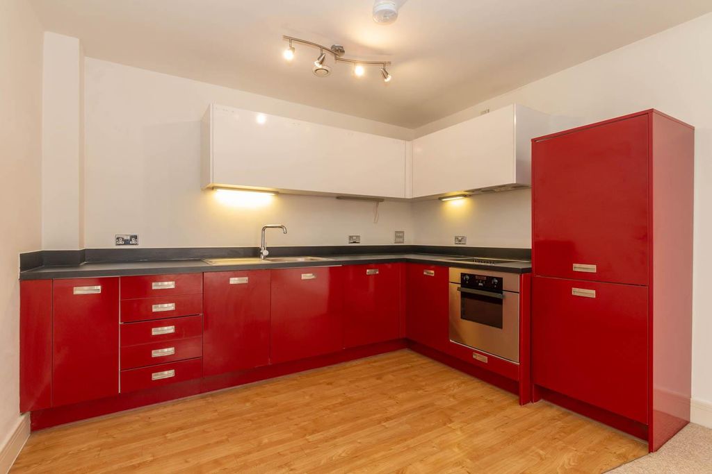 Property photo 3 of 9 Kitchen