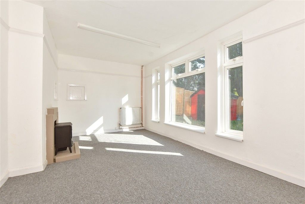 Property photo 3 of 12 Lounge