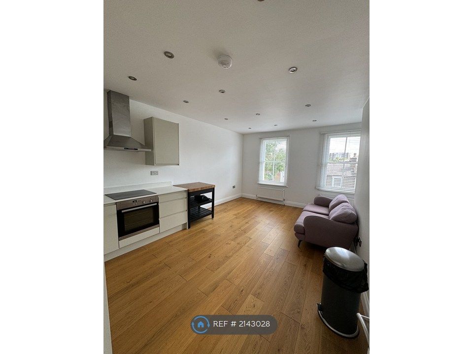 Property photo 3 of 6 Kitchen/Living