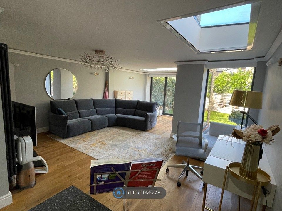 Property photo 3 of 11