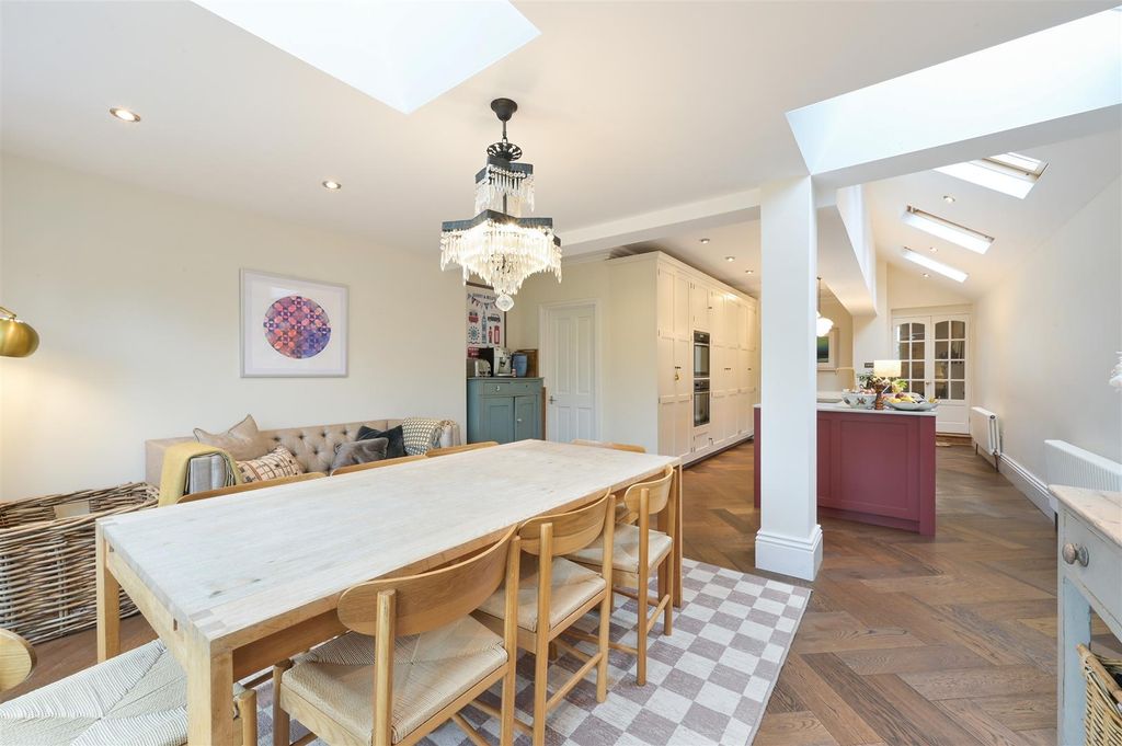 Property photo 3 of 33 Kitchen