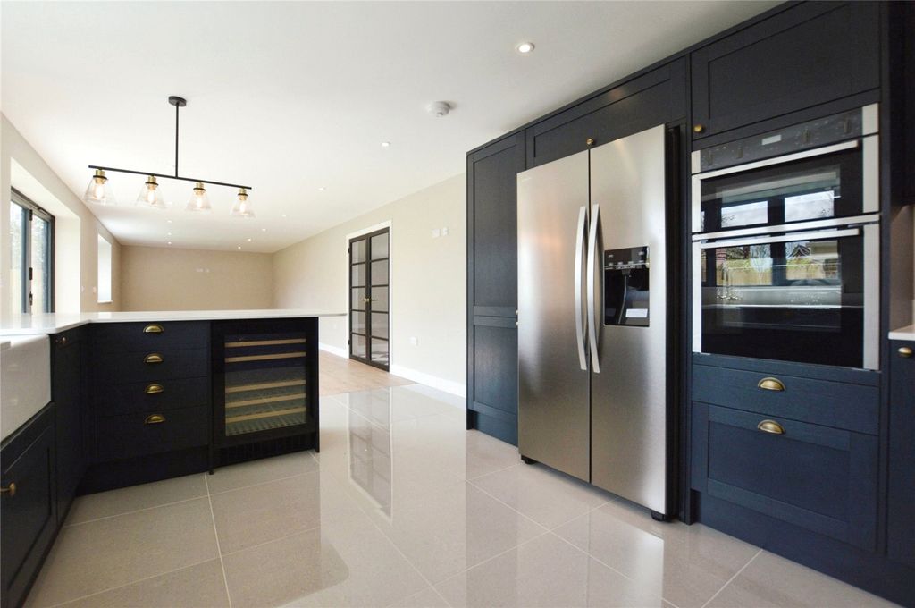 Property photo 2 of 17 Similar Kitchen