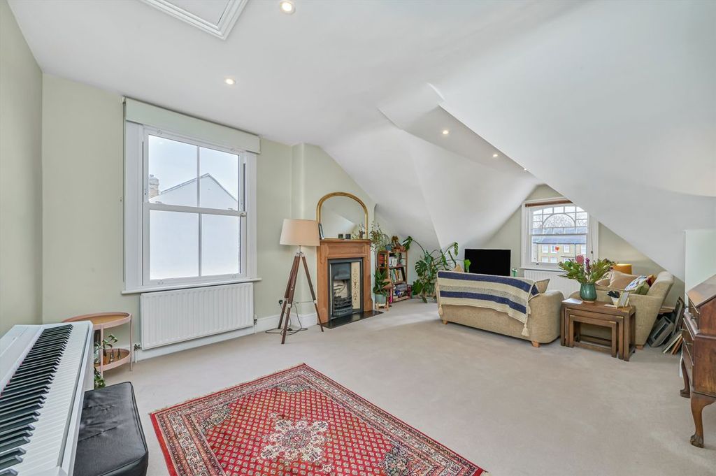 Property photo 3 of 8