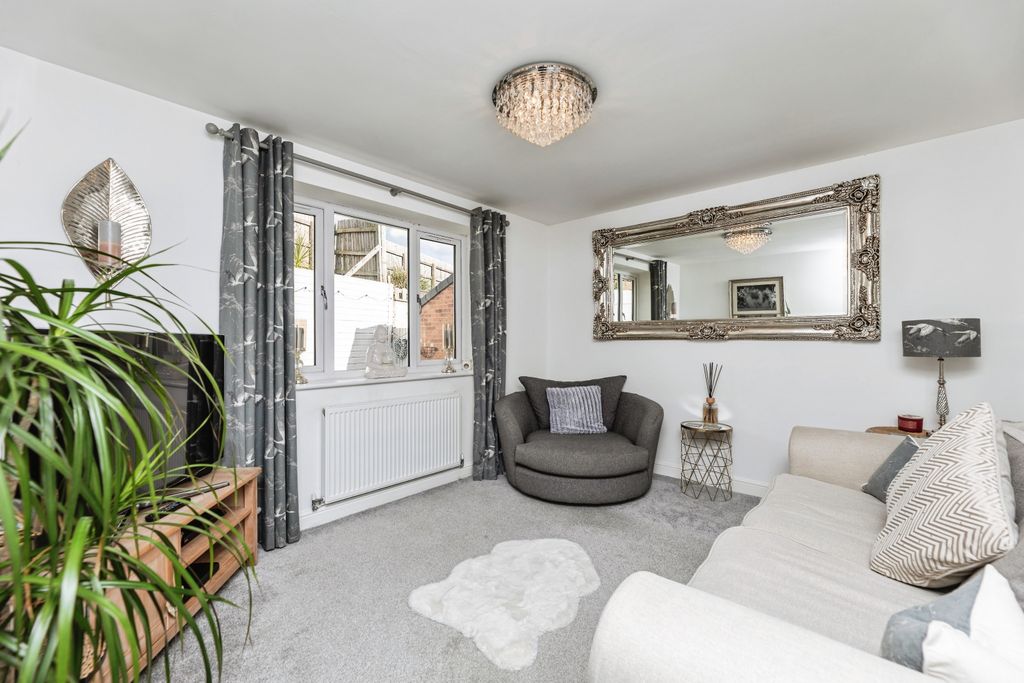 Property photo 3 of 15 Lounge