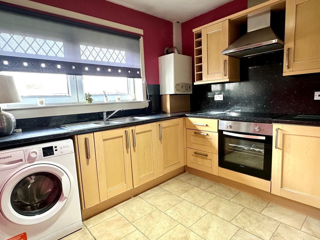 Property photo 3 of 8 Kitchen