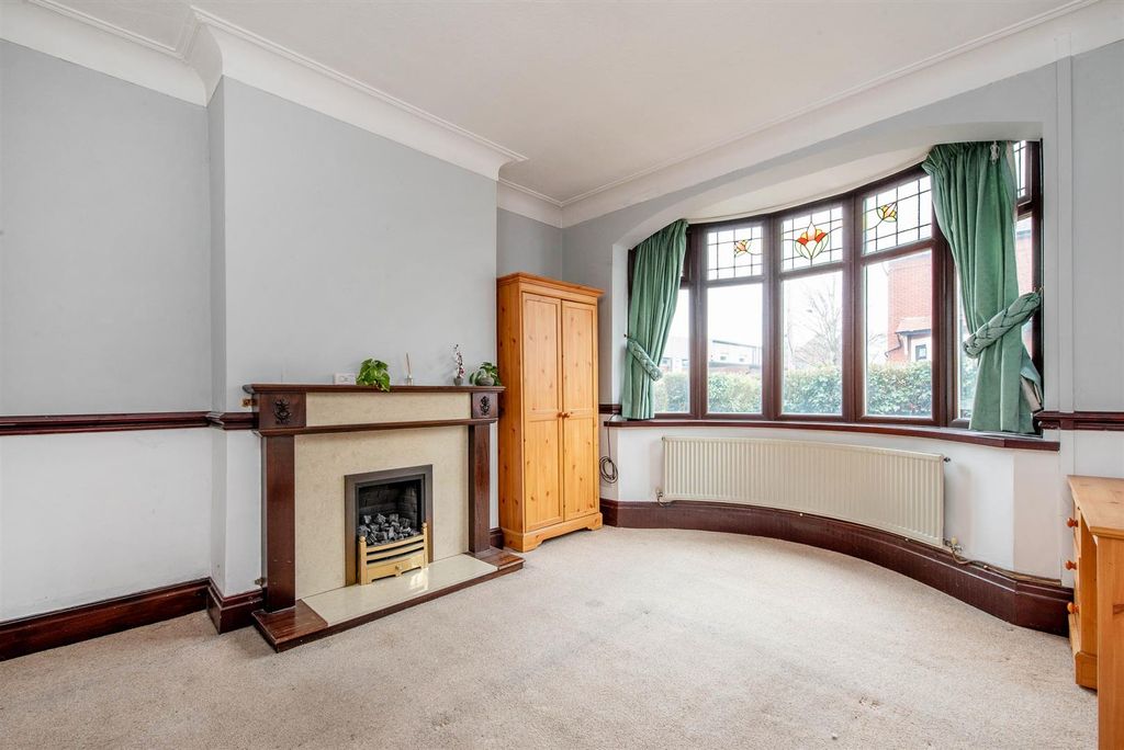 Property photo 2 of 19 Lounge