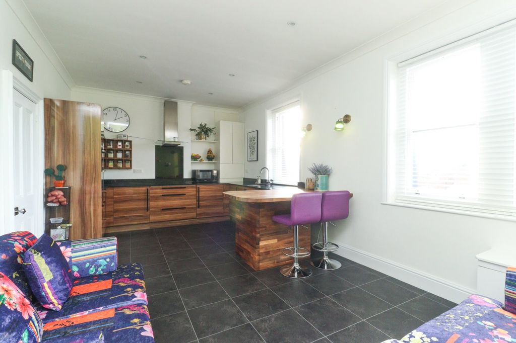 Property photo 3 of 27 Picture 3