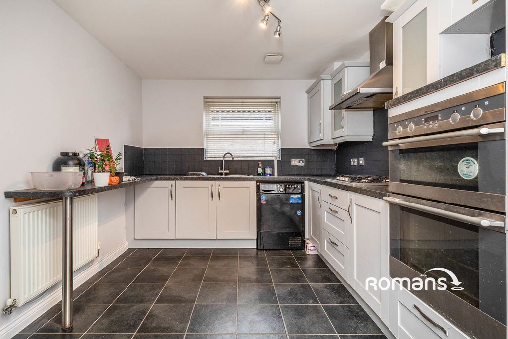 Property photo 3 of 10 Photo