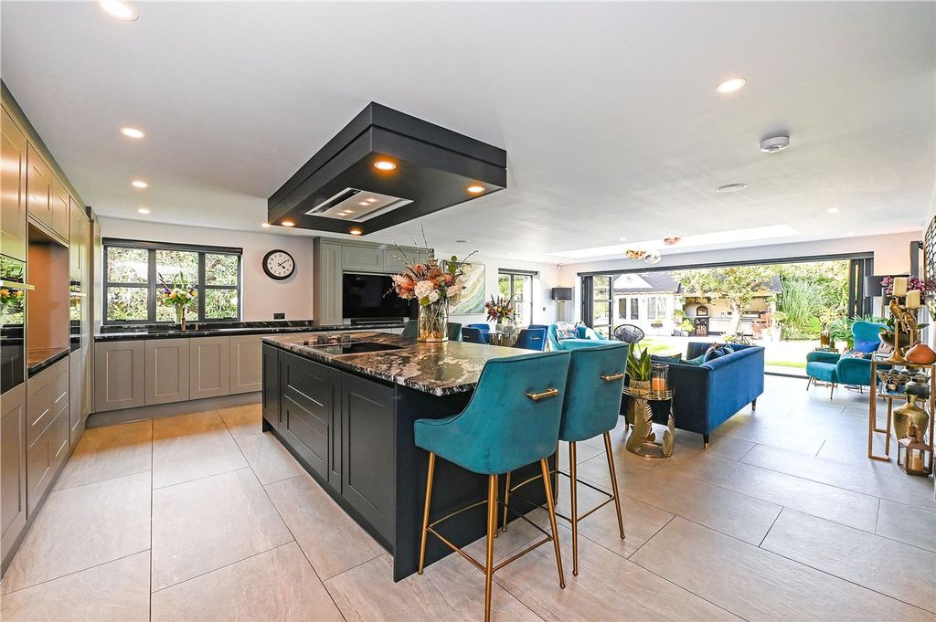 Property photo 2 of 11 Kitchen/Dining Room
