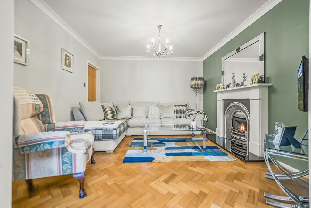 Property photo 2 of 24 Sitting Room