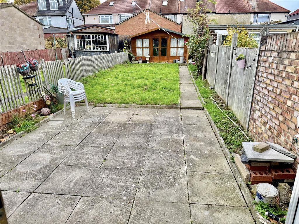 Property photo 2 of 8 Rear