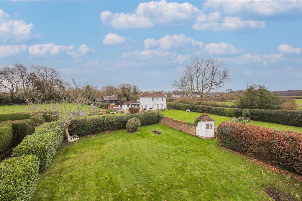 Property photo 3 of 89 Lawns