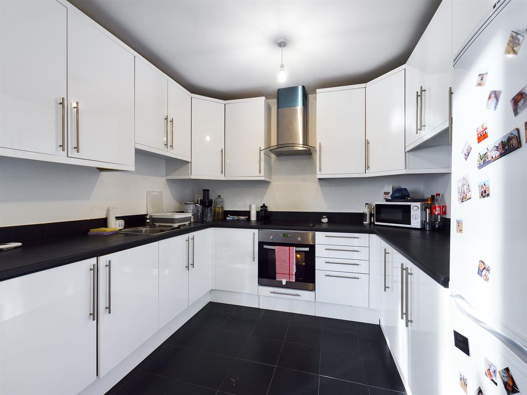Property photo 2 of 9 Kitchen