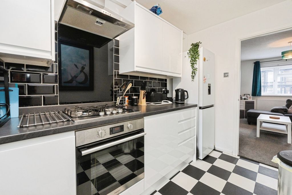 Property photo 3 of 20 Pbox-Img.Jpg