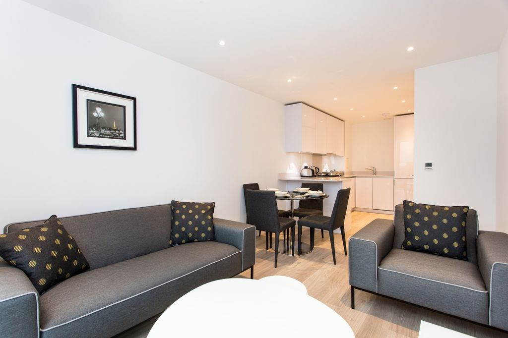 Property photo 1 of 8 Lounge