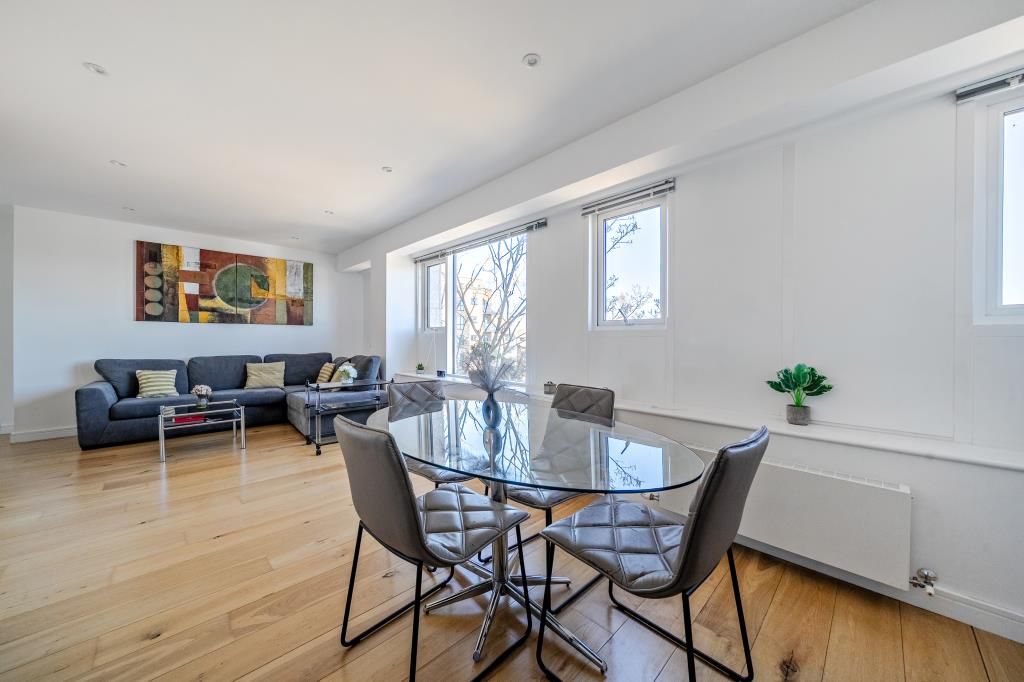 Property photo 3 of 19 Dining Room